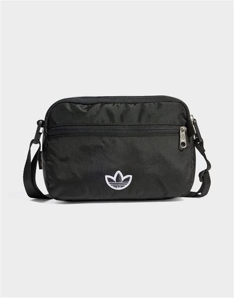 sommer kleine handtasche schwarz adidas|Premium Essentials Small Airliner Tasche .